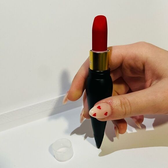New Rouge Louboutin Velvet Matte Lipstick Red Dramadouce 005 (plastic cap) - Picture 13 of 15